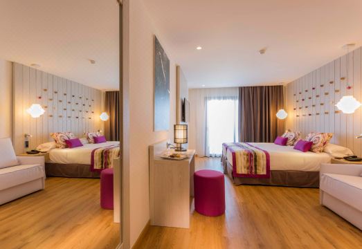 Grand Palladium White Island Over view