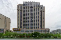 CHEERMAY HOTELS (Qingyuan Wanbang Center) Hotels near Qingyuan Polytechnic
