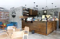 Neenlawat Riverside Hotels in Phunphin District