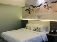 燕蜗酒店式公寓(广州融创文旅城店) - 冰岛之恋大床房（人气爆款房型）