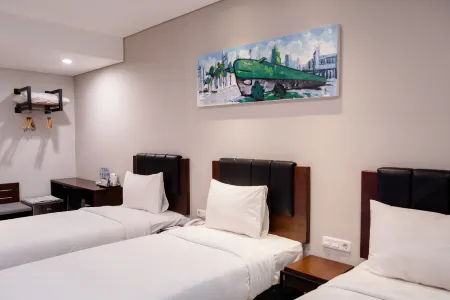 PrimeBiz Hotel Surabaya Отели рядом с достопримечательностью «Java Aquatic»