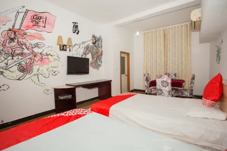 OYO Changde These Years Themed Hotel (Wenli College) Отели рядом с достопримечательностью «Hunan University of Arts and Science (East to Changjiashan Community Health Service Station)»