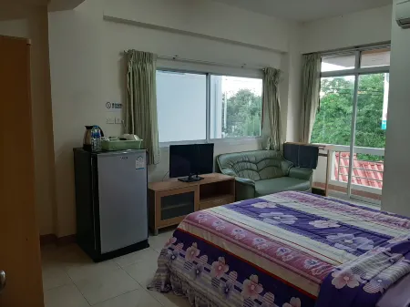 Vanlisut Hotel Ngamwongwan Отели рядом с достопримечательностью «The Key Prachachuen»