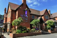 Hopping Hare Hotels near Abington Park Boating Lake