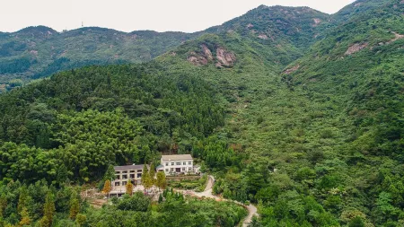 Hengyang lvguang forest Summer Resort Отели рядом с достопримечательностью «Zhurong Peak»