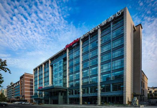 햄튼 바이 힐튼 로비