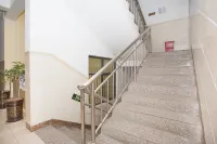 Qujing Jingshu Hotel