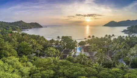 Anantara Rasananda Koh Phangan Villas Отели рядом с достопримечательностью «Bottle Beach»