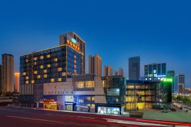 Vienna Hotel (Zunyi Xinpu Riyuexingcheng Branch)