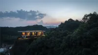 Zizai Pingjiang Wild Luxury Resort