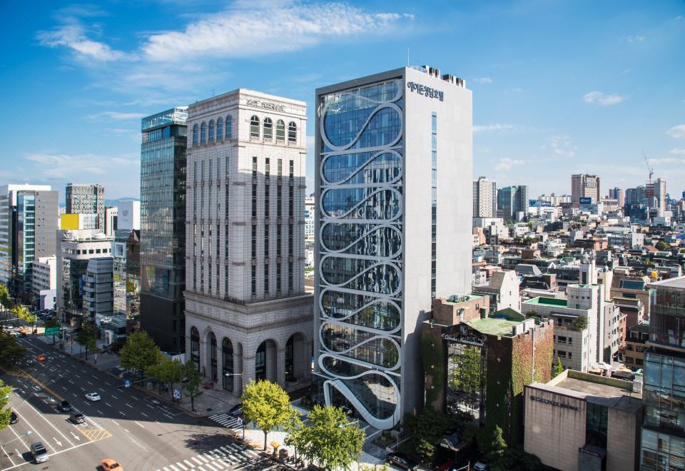 3. 에이든 바이 베..