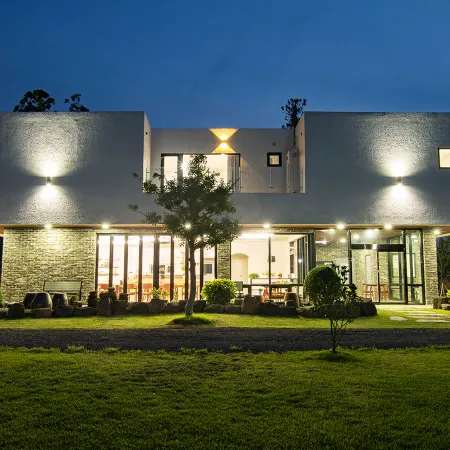 Jeju Camp Harris Spa Pension Отели рядом с достопримечательностью «Лес Биджарам»