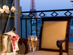 Le Dokhan’s Paris Arc de Triomphe, a Tribute Portfolio Hotel