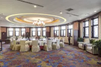 Kinghand Court Holiday Inn