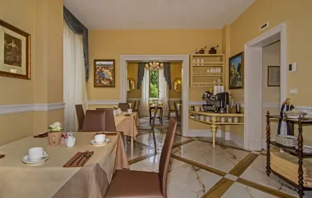 Lucca in Azzurro Maison de Charme Отели рядом с достопримечательностью «Базилика Сан-Микеле-ин-Форо»