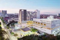 Harris Hotel & Conventions Bundaran Satelit Surabaya Hotels near Pakuwon Mall