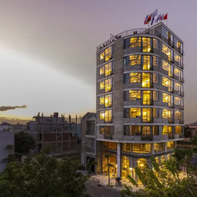 Bridges Danang Boutique Hotel Отели рядом с достопримечательностью «Son Tra Penisula»