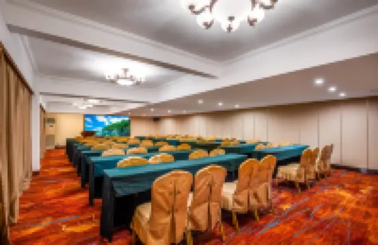 Lingui Hotel (Guilin Railway Station Elephant Trunk Mountain Park Branch)
