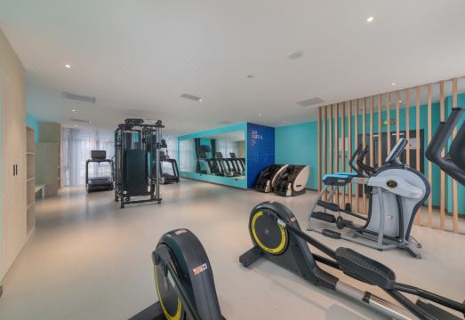 3. 홀리데이 인 익..