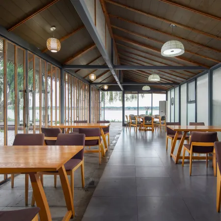 South Lake Retreat Holiday Courtyard