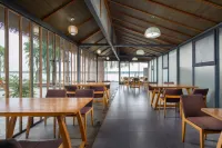 South Lake Retreat Holiday Courtyard