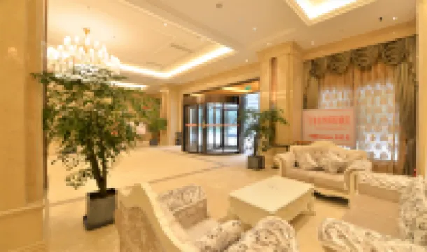 Vienna International Hotel (Luzhou High-speed Railway Station Southwest Trade City)