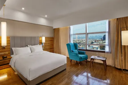 Borrman Hotel (Guilin Two Rivers And Four Lakes Elephant Trunk Hill Scenic Area)