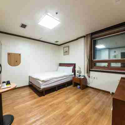 Youngbin Hotel Rooms