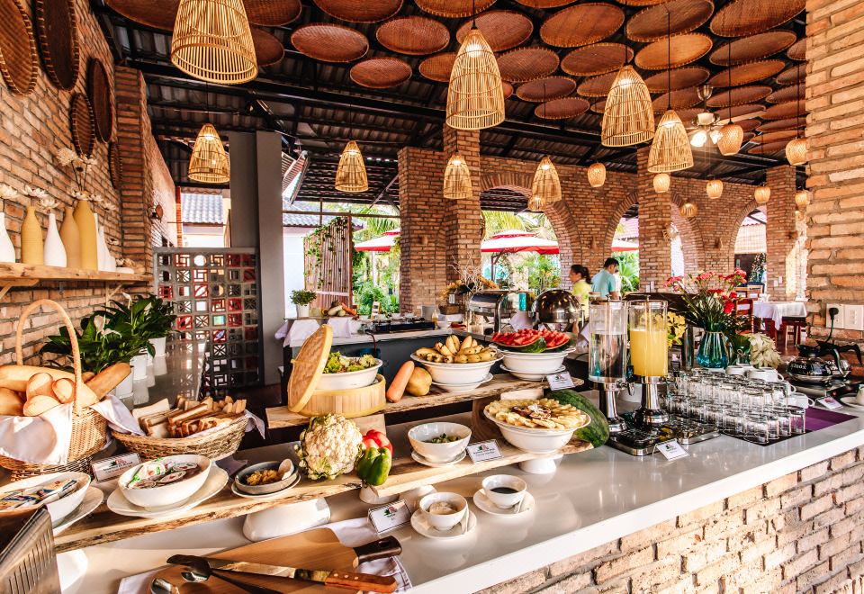 2. 팜 힐 리조트 ..