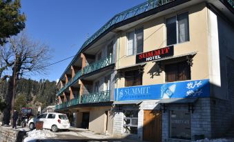 "a building with a large sign that says "" summit hotel "" and a car parked in front" at Summit Hotel