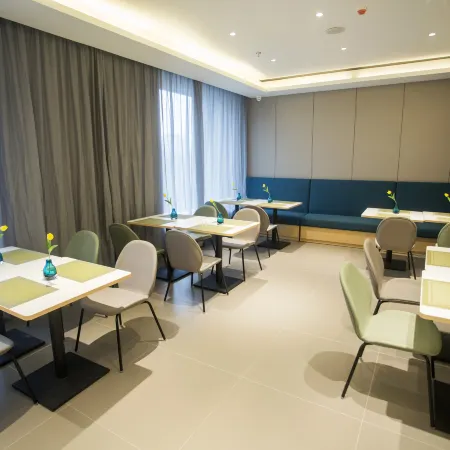 Homeinn Selected Hotel (Yibin Changning High-Speed Railway Station)
