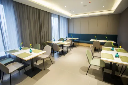 Homeinn Selected Hotel (Yibin Changning High-Speed Railway Station)