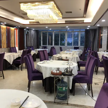 Huangyue Hotel (Wuzhou Arcade City)