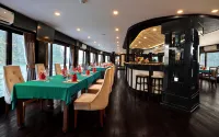 Alisa Cruise Halong Hotels in Tuần Châu
