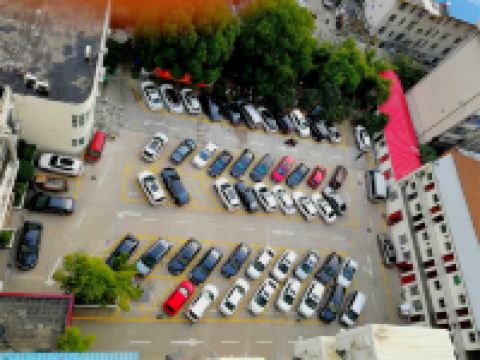 南阳银河宾馆 - 停车场