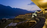 River & Holiday Maple Hotel Hotels in Wushan County