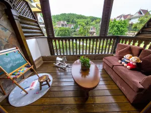 River & Holiday Hotel