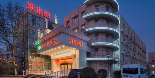 Vienna Hotel (Beijing Shijingshan Wanda Bajiao Amusement Park Metro Station Branch) - Dağ Manzaralı
