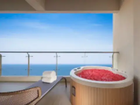 Aloha Oceanfront Suite Resort Hoteles en Lingshui