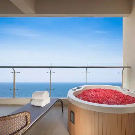 Aloha Oceanfront Suite Resort Отели в г. Линшуй