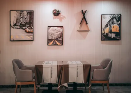 Lanzhou Yanxiang Chinese Inn (Zhongshan Bridge Zhangye Road Pedestrian Street) Отели рядом с достопримечательностью «Ming Zhenyuan Flying Bridge Former Site»