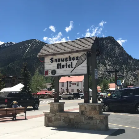Snowshoe Motel