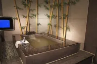Pine-Breeze Hotel - 格安