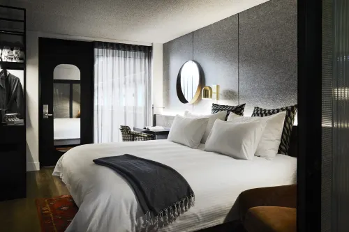 Zagame's House Hotels in Carlton