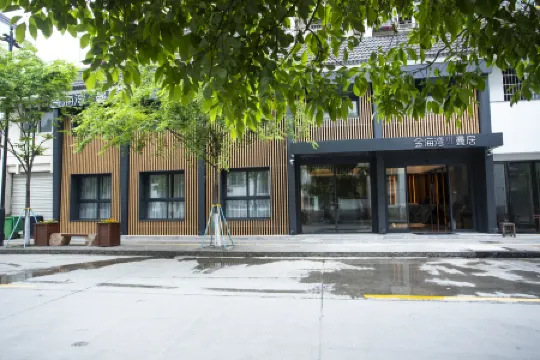 Deqing Jinhaiwan Manju Hotel