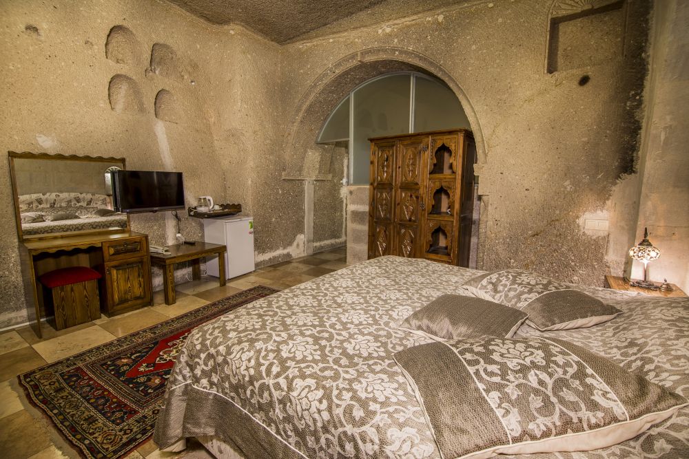 Roma Cave Suite