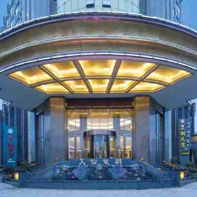 天倫皇朝國際酒店(赤壁北站人民醫院店) Hotel Exterior