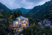 A house hidden between mountains 장룡백포(장룽바이푸) 주변 호텔