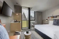 Brady Hotels Central Melbourne Hotels near Fairbairn Park