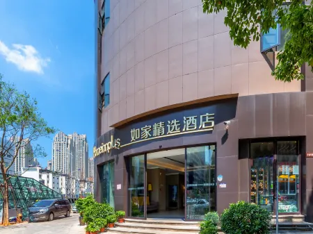Homeinn Plus (Kunming Baiyun Road Tongde Square) Отели рядом с достопримечательностью «Kunming Waterfall Park»